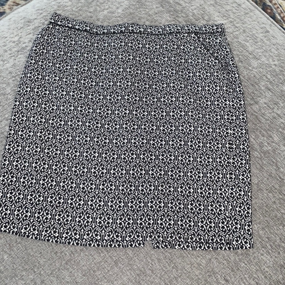 Knee high fitted skirt